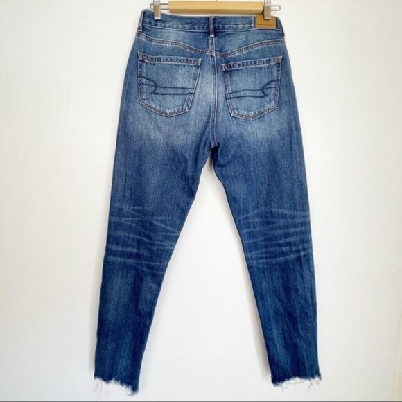 American Eagle Outfitters High Rise destroyed Girlfriend Jeans size 2R - Picture 3 of 9